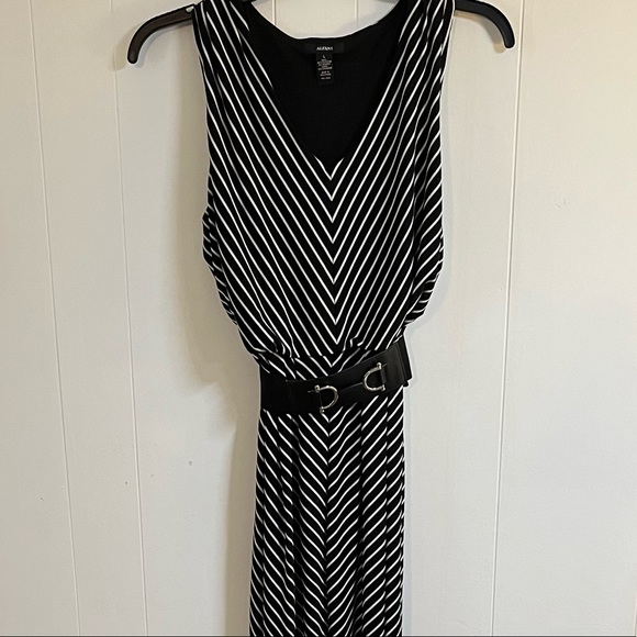 Black and white striped sundress summer maxi dress with chunky belt - Picture 2 of 9